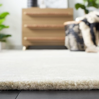 Soho SOH175 Hand Tufted Area Rug - Safavieh 2 Soho SOH175 Hand Tufted Area Rug - Safavieh - Image 2