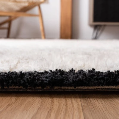 Rosalina Rug Ivory/Black - Safavieh 3 Rosalina Rug Ivory/Black - Safavieh - Image 3