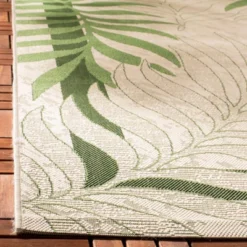 Halton Rectangle 2' X 3'7" Outdoor Patio Rug - Cream / Green - Safavieh