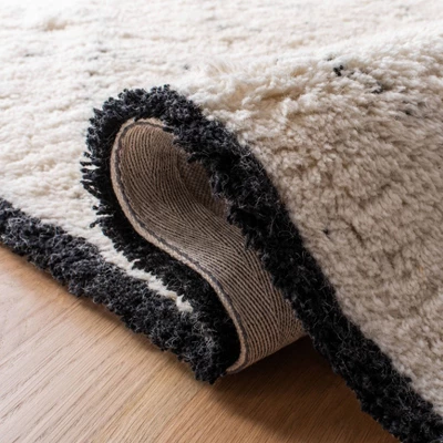 Rosalina Rug Ivory/Black - Safavieh 4 Rosalina Rug Ivory/Black - Safavieh - Image 4