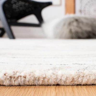 Metro MET505 Hand Tufted Area Rug - Safavieh 2 Metro MET505 Hand Tufted Area Rug - Safavieh - Image 2