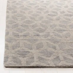 Taryn Geometric Design Area Rug - Safavieh