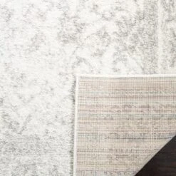 Safavieh Medallion Loomed Rug -Safavieh GUEST 641914d8 7971 4ccf 87c7 1df43ad4d751