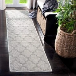 Bermuda BMU804 Power Loomed Indoor/Outdoor Area Rug - Safavieh