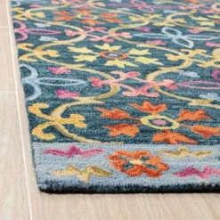 Kaitlyn Shapes Hooked Rug - Safavieh
