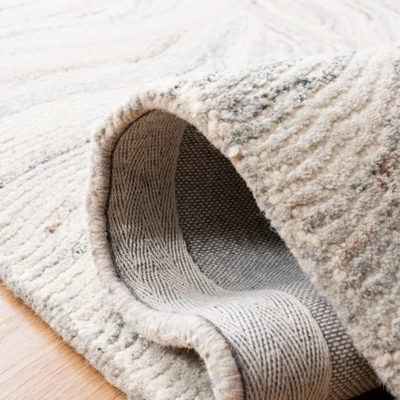 Metro MET505 Hand Tufted Area Rug - Safavieh 3 Metro MET505 Hand Tufted Area Rug - Safavieh - Image 3