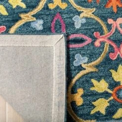 Kaitlyn Shapes Hooked Rug - Safavieh -Safavieh GUEST ce14b690 270c 4e90 8522 30adb6e722f6