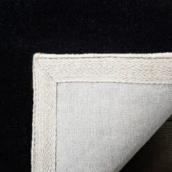 Penny Quatrefoil Design Tufted Accent Rug - Safavieh -Safavieh GUEST ceb0b70d f43a 415f a1b2 0d93ddf51fb3