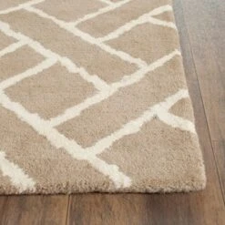 Kristina Crosshatch Tufted Area Rug - Safavieh