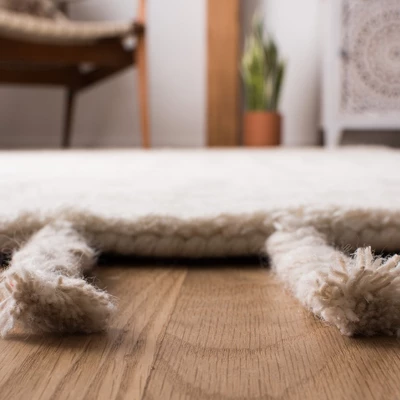 Casablanca CSB203 Hand Tufted Moroccan Area Rug - Safavieh 3 Casablanca CSB203 Hand Tufted Moroccan Area Rug - Safavieh - Image 3